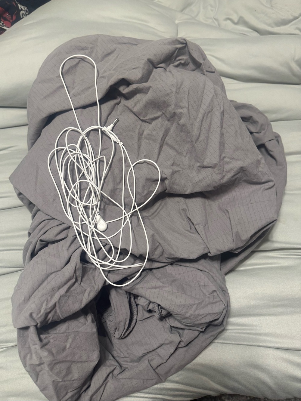 King size grounding sheet in gray